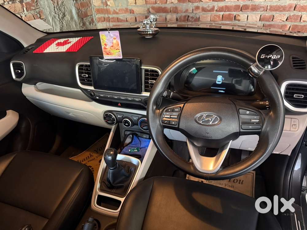 Hyundai Venue Petrol Mt 2025