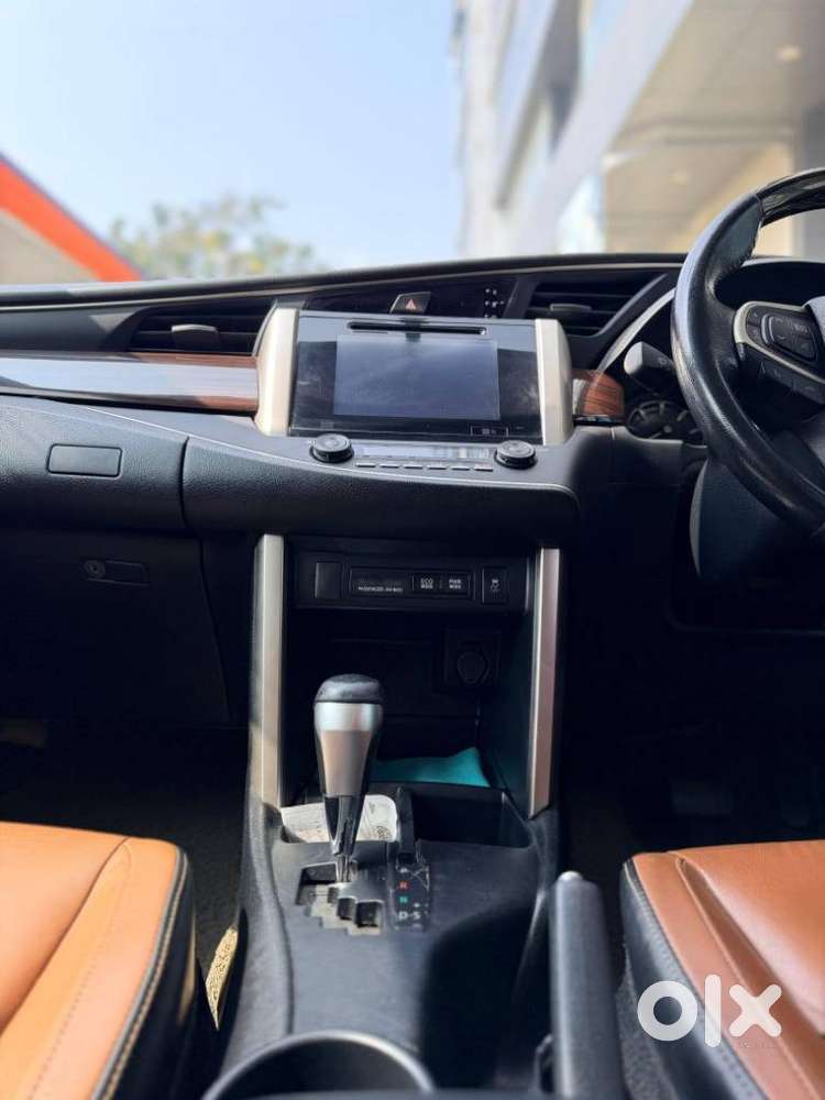 Toyota Innova Crysta 2.8z Automatic, 2016, Diesel