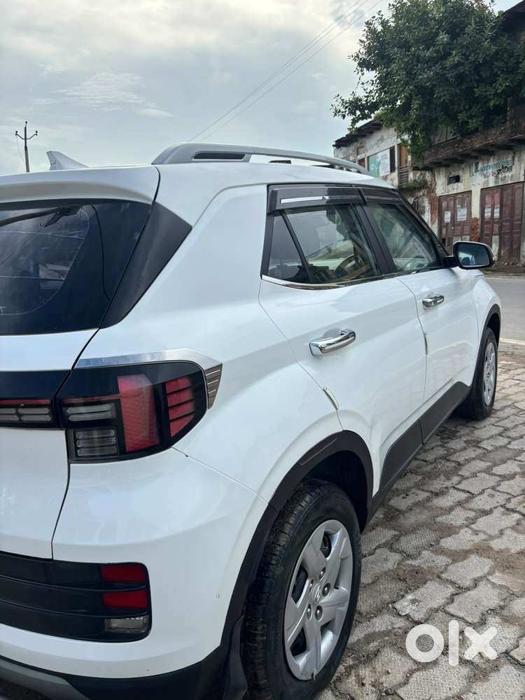 Hyundai Venue, 2023, Petrol
