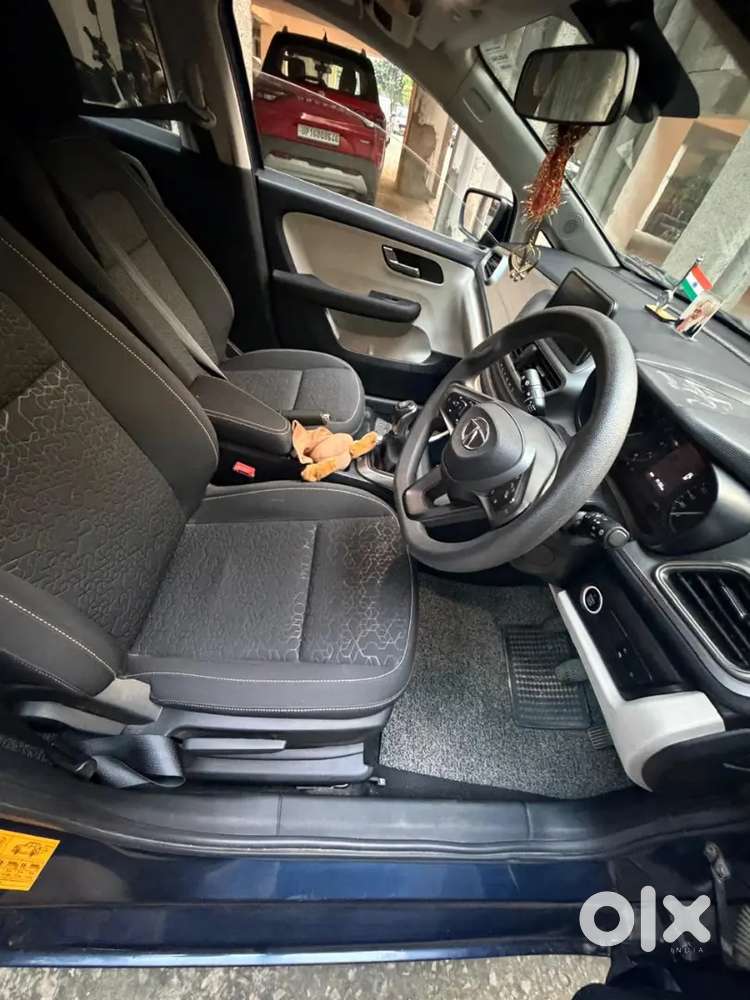 1st Owner Top Model Tata Altroz1.2 Xz 2023 Manual Petrol Premium Color