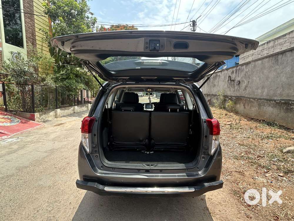 Toyota Innova Crysta 2.4 V 7 Str, 2016, Diesel