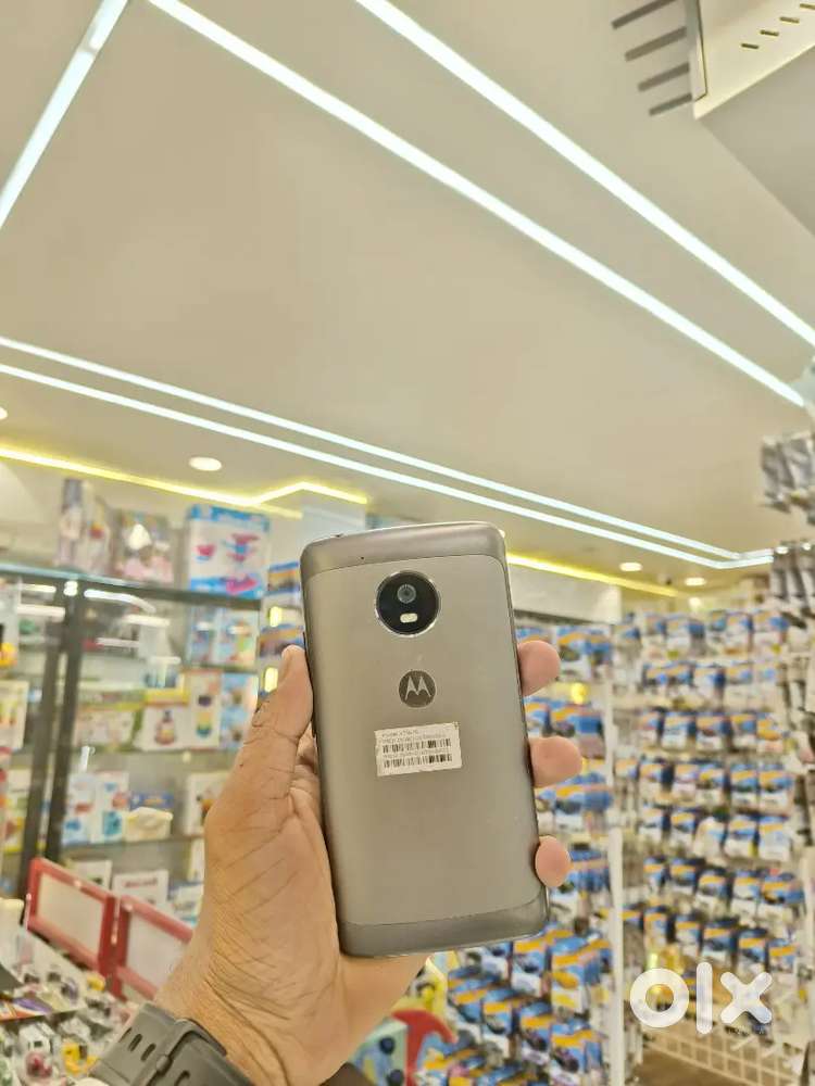 MOTO G5 PLUS 2/16GB STORAGE - DEVICE IS IN GOOD CONDITION