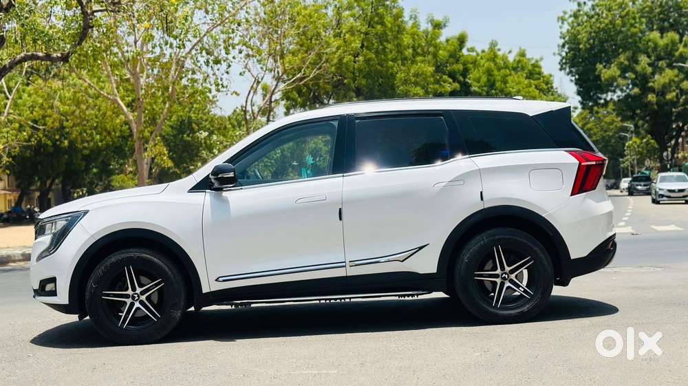 Mahindra Xuv700 2.0 Mx Petrol Mt 5 Str, 2022, Petrol