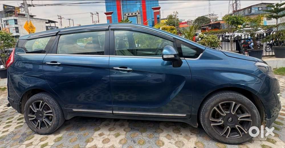 Mahindra Marazzo M8, 2018, Diesel