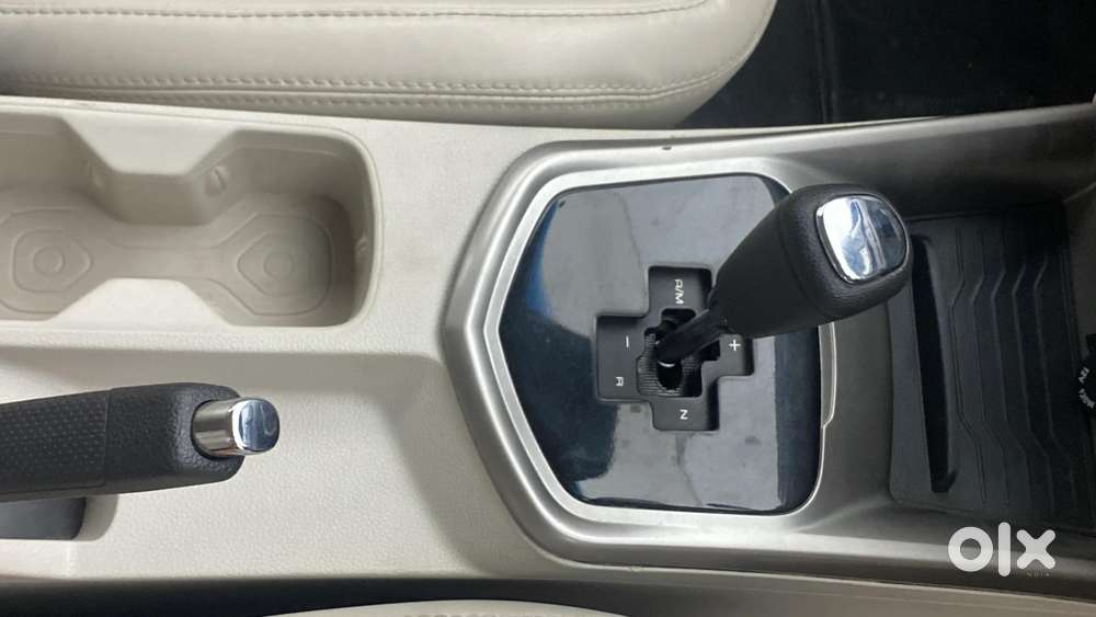 Mahindra Xuv300 1.2 W8 (o) Amt Petrol, 2022, Petrol
