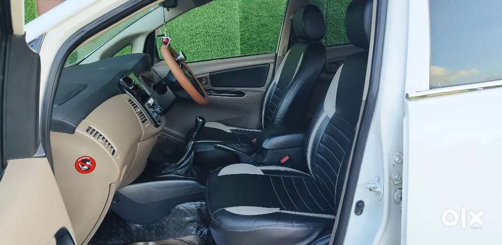 Toyota Innova,2.5,g4,2015,bsiv,7 Seater