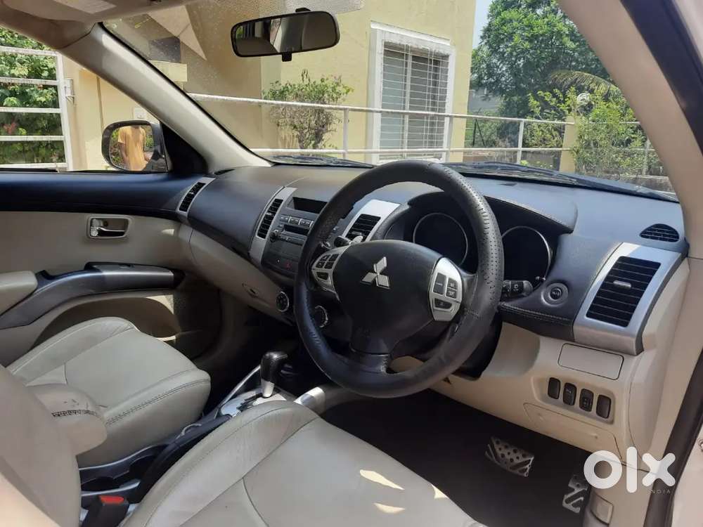 Mitsubishi Outlander Petrol 2012