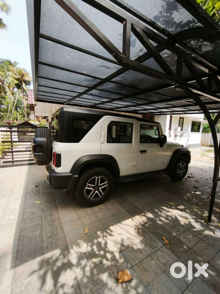 Thar Roxx Mx3 Varient With Attatched Alloy Wheel