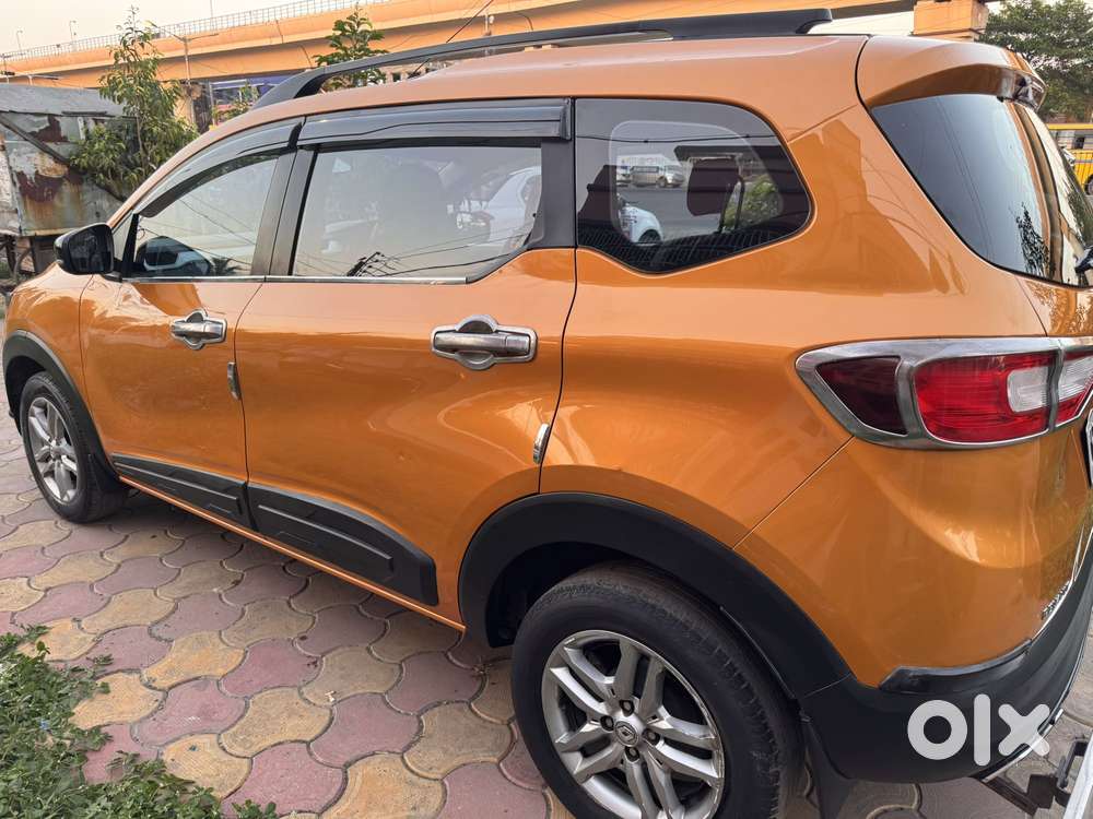 Renault Triber Rxz, 2022, Petrol