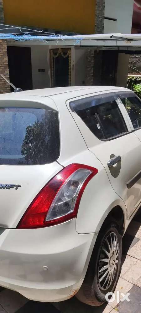 White Maruthi Suzuki