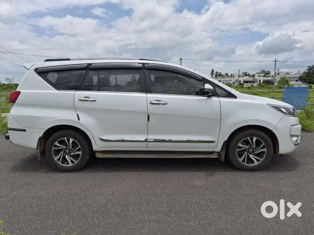 Toyota Innova Crysta 2.4v 2024
