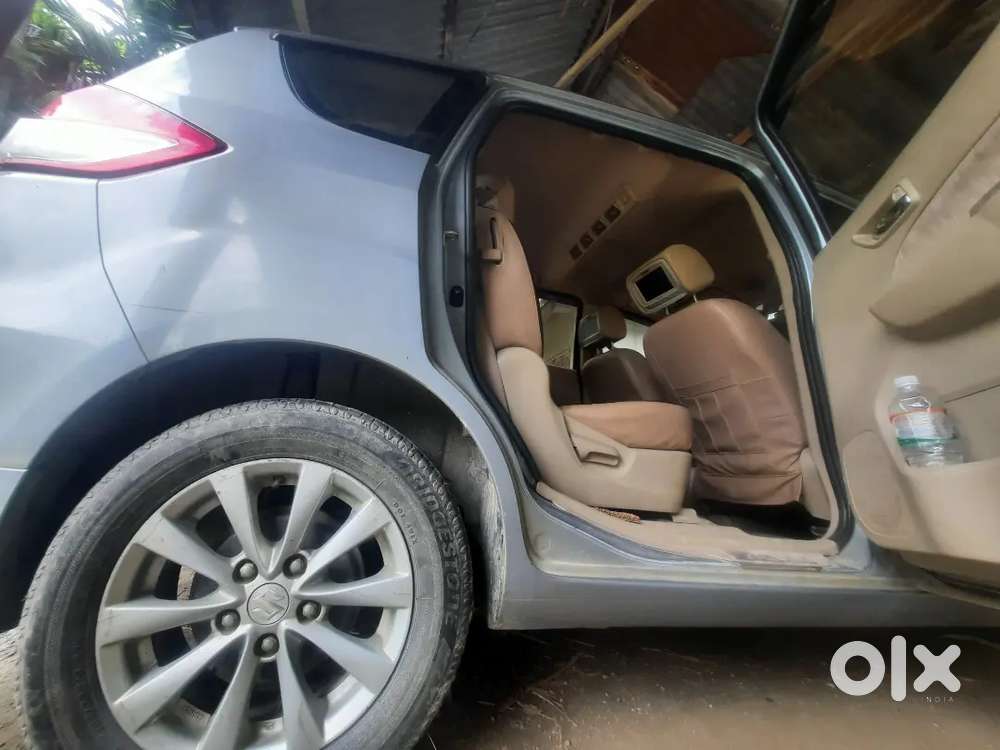 Maruti Suzuki Ertiga  Zxi 2012