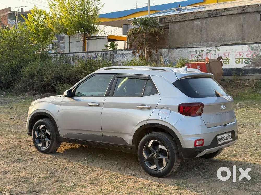 Hyundai Venue 2019 Sunroof Automatic Alloys Wheels Push Button Start