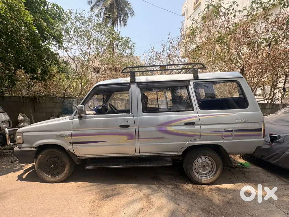 Toyota Qualis Metallic Silver