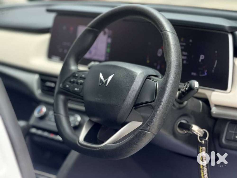 Mahindra Xuv700 2.0 Ax 5 Petrol At Str, 2022, Petrol