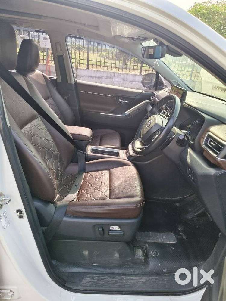 Toyota Innova Hycross 2.0 Zx Hybrid 7 Str, 2023, Petrol