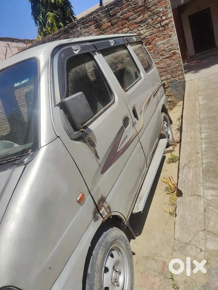 Ecco गाड़ी है 2010 मॉडल,, गाड़ी चालू कंडीशन में है,, एलपीजी चालू है,
