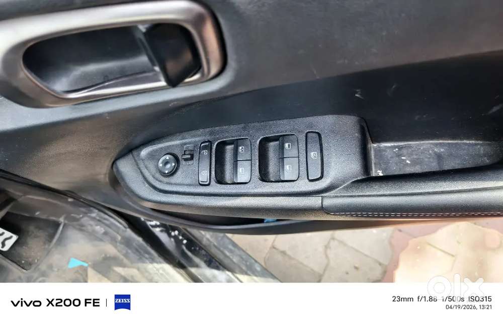 Hyundai Venue 2024 Petrol 11800 Km Driven