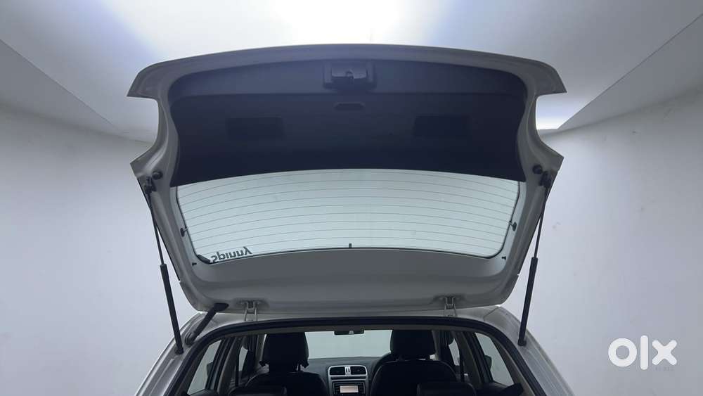 Volkswagen Polo Petrol Highline 1.2l, 2015, Petrol