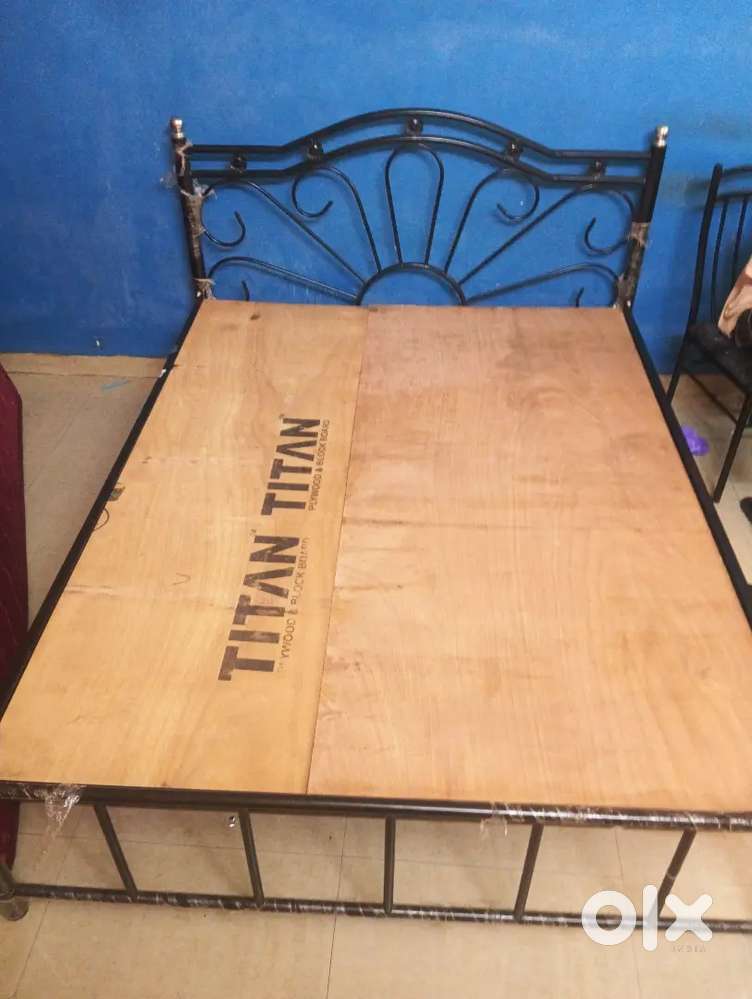 Black painted metal king size bed