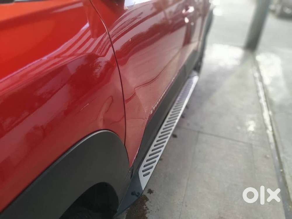 2023 Maruti Brezza 1.5 Zxi Dual Tone (red And Black)