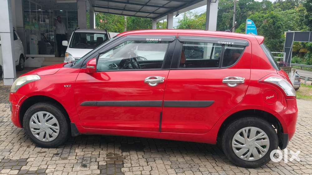 Maruti Suzuki Swift Vxi Abs Bsiv, 2016, Petrol