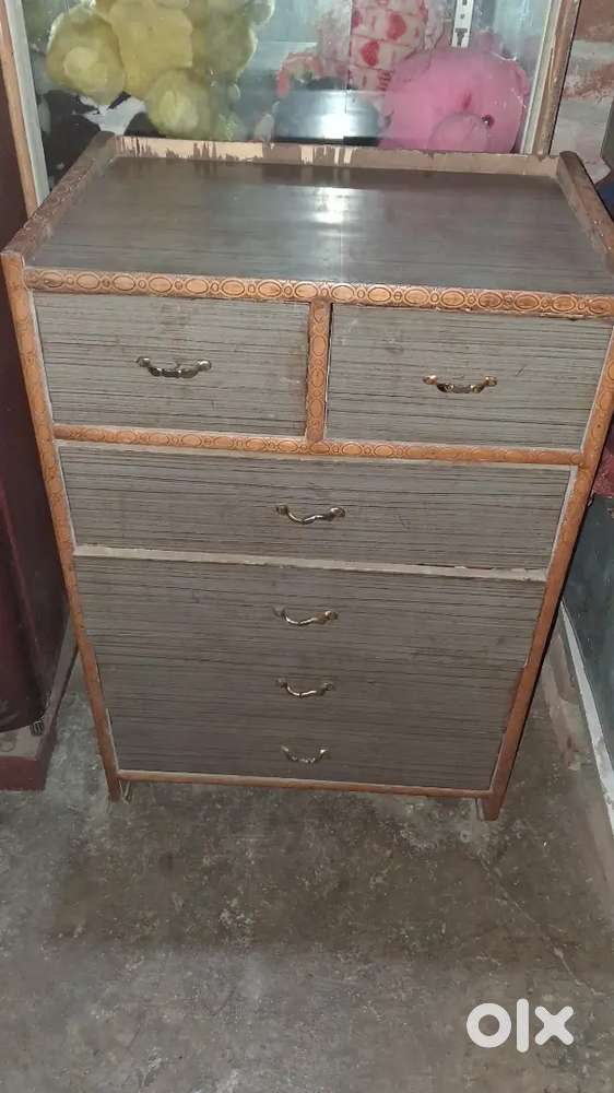 STORAGE WOODEN BOX TOTAL 6 COMPARTMENT 2SMALL 4BIG BUT SMALL DAMAGE