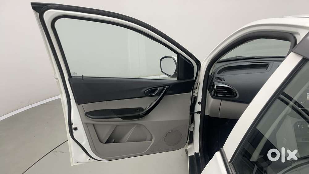 Tata Tiago 1.2 Revotron Xt, 2018, Petrol
