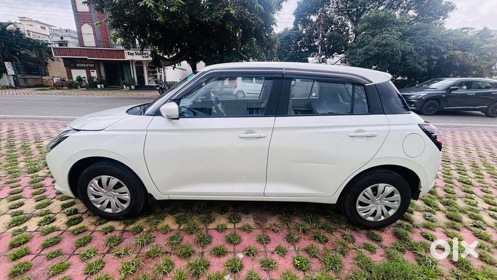 Maruti Suzuki Swift Vxi Optional, 2025