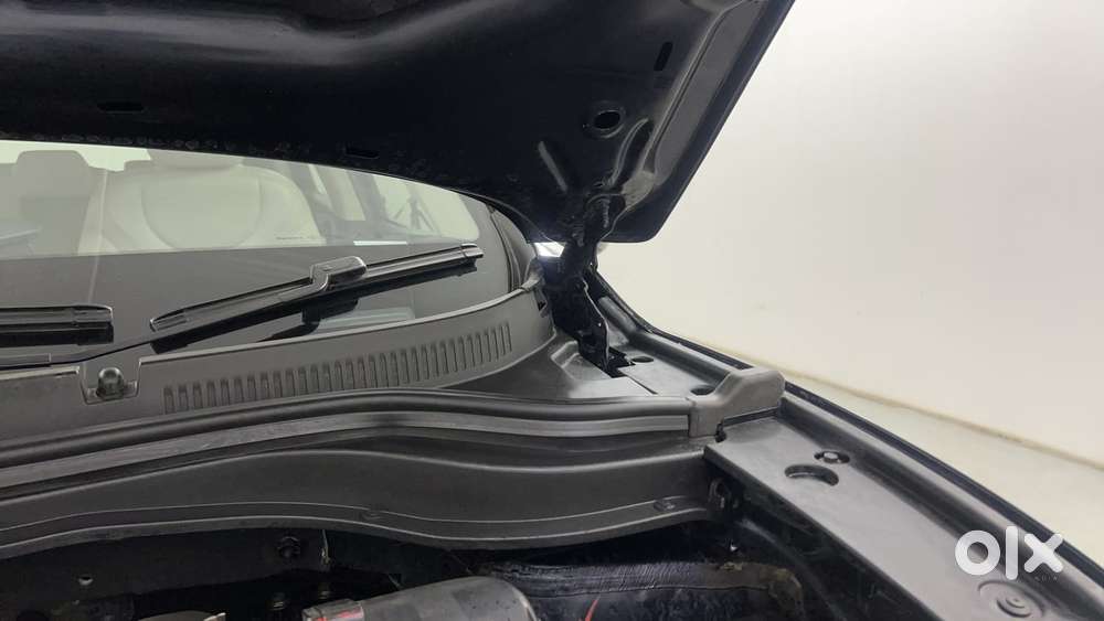 Mahindra Xuv700 2.0 Ax 7 Petrol Mt Str, 2023, Petrol