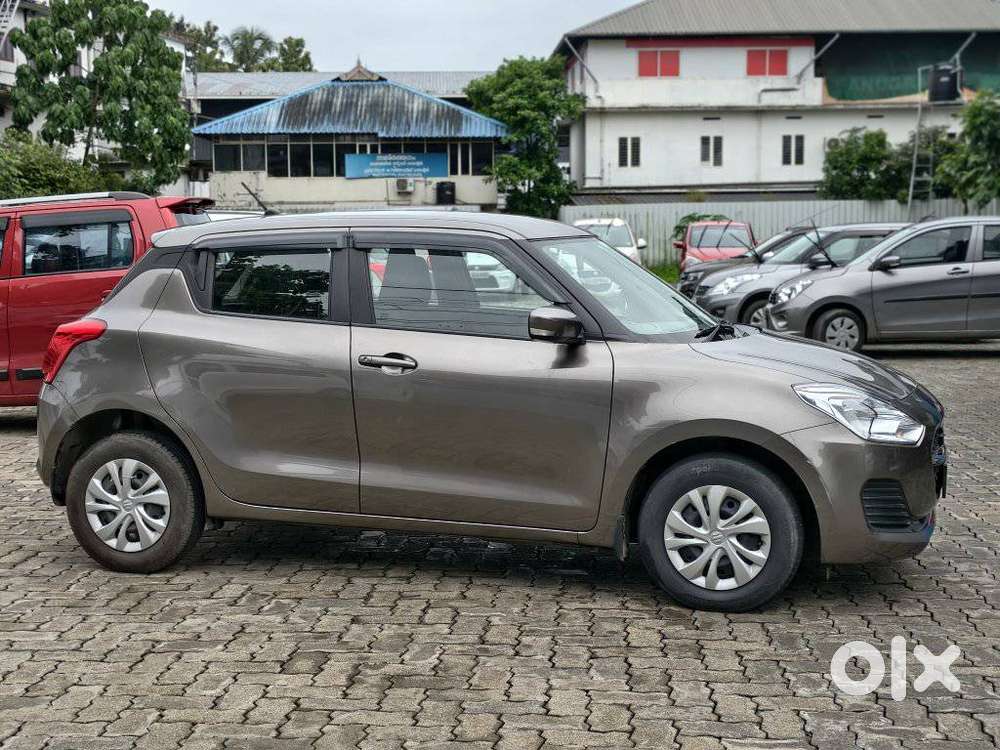 Maruti Suzuki Swift Vxi + Manual, 2022, Petrol