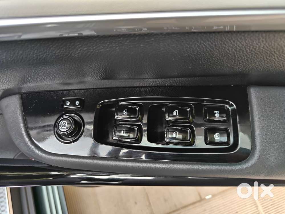 Mahindra Xuv700 2.0 Ax 7 Petrol At Luxury Pack Str, 2024, Petrol