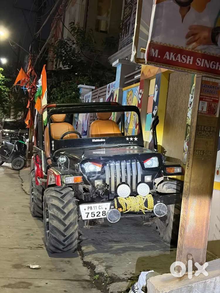 Mahindra Jeep 2000 With Manual Transmission