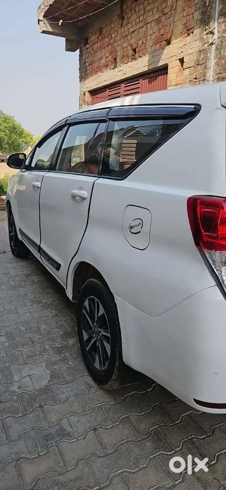 Toyota Innova Crysta 2018 Diesel 98000 Km Driven