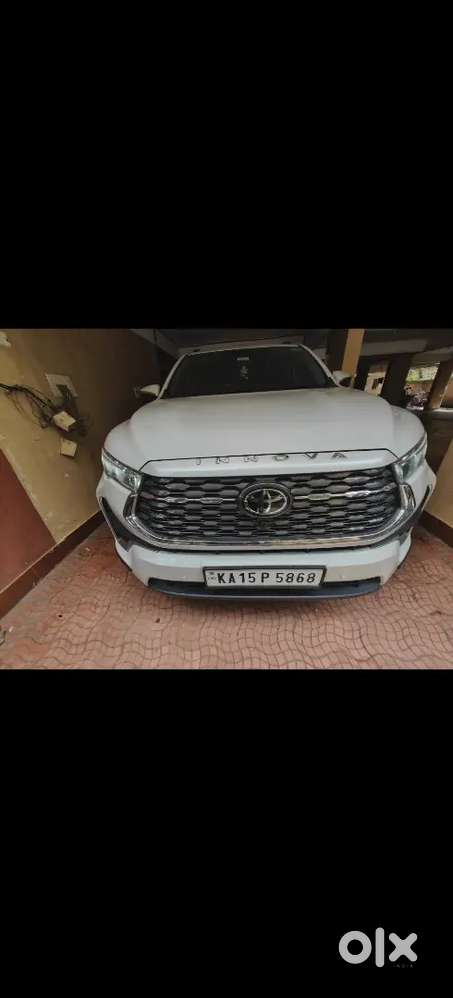 Toyota Innova Hycross 2023 Petrol 27000 Km Driven