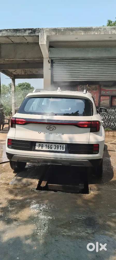 Hyundai New Venue 2022 Petrol 66000 Km Driven