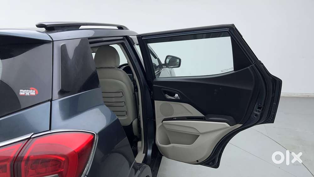 Mahindra Xuv300 1.2 W8 (o) Amt Petrol, 2023, Petrol