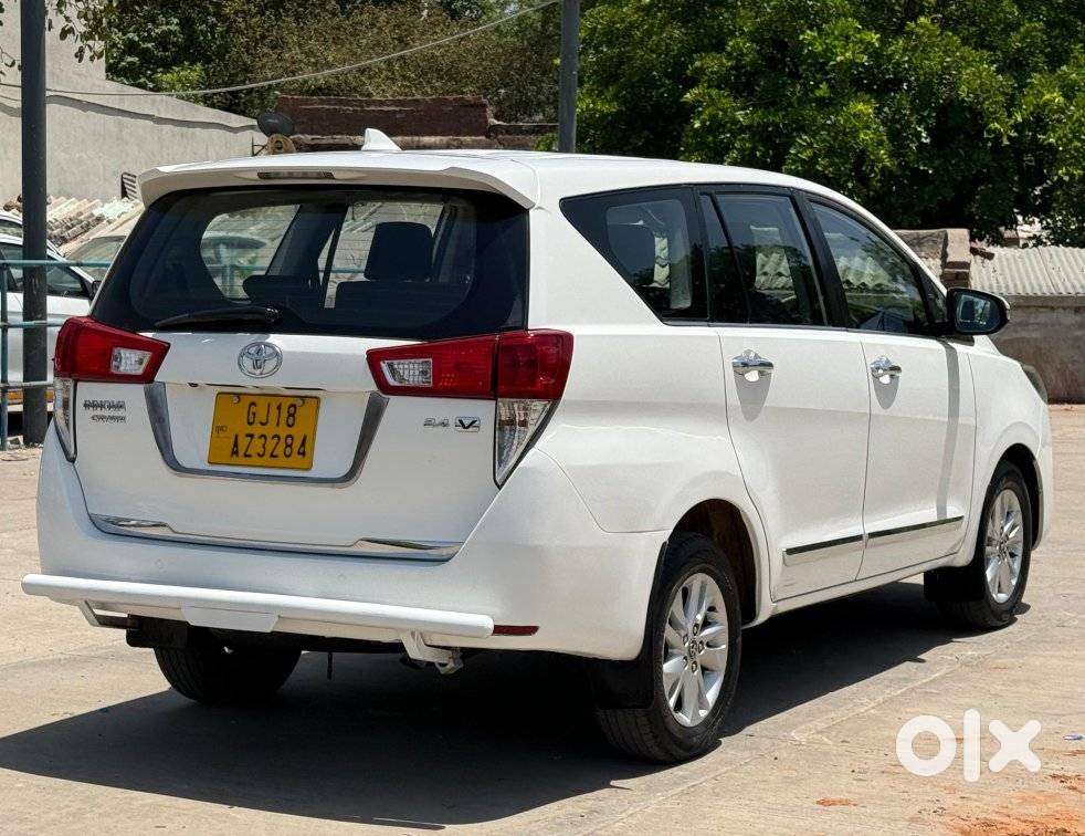 Toyota Innova Crysta 2.4 V 8 Str, 2017, Diesel