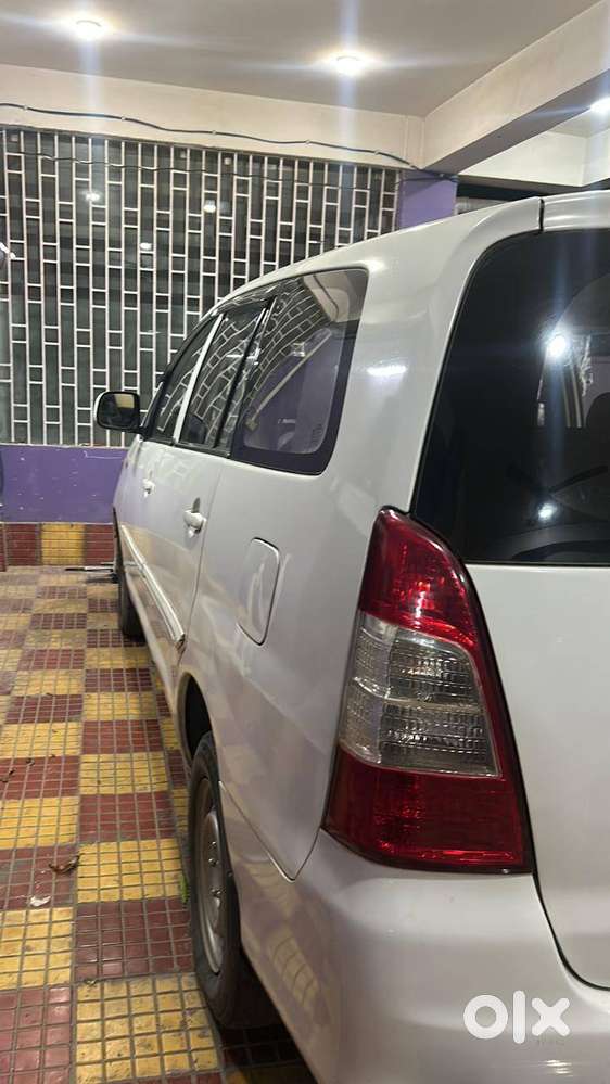 Toyota Innova 2.5 Diesel – Well Maintained – 2012