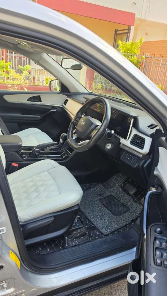 Mahindra Xuv700 2.0 Ax 5 Petrol At Str, 2022, Petrol