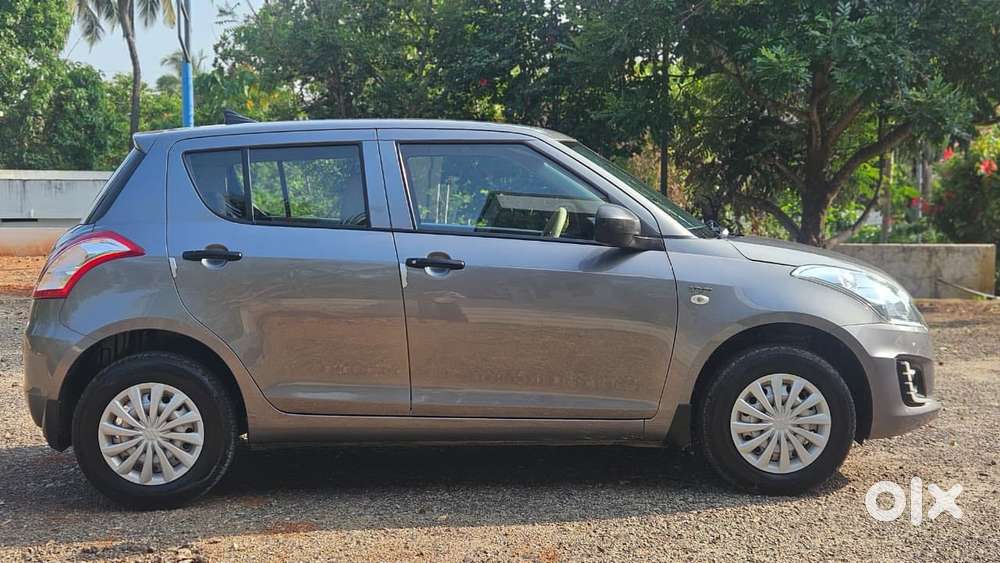 Maruti Suzuki Swift Lxi Option, 2017, Petrol