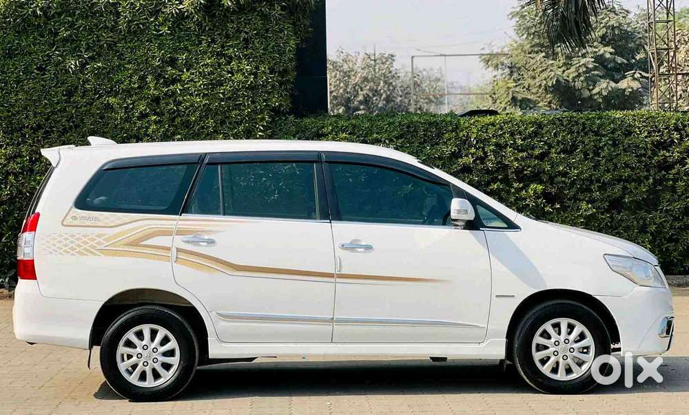 Toyota Innova 2.0 Vx (petrol) 8 Seater Bs Iv, 2014, Diesel