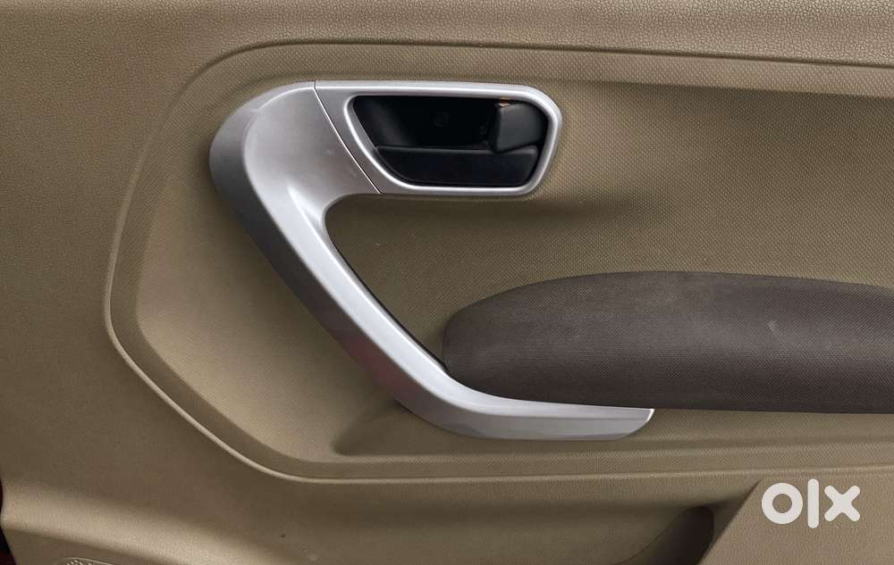 Mahindra Tuv 300 T8 Amt, 2016, Diesel