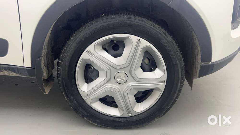 Tata Nexon 1.5 Revotorq Xm, 2023, Diesel