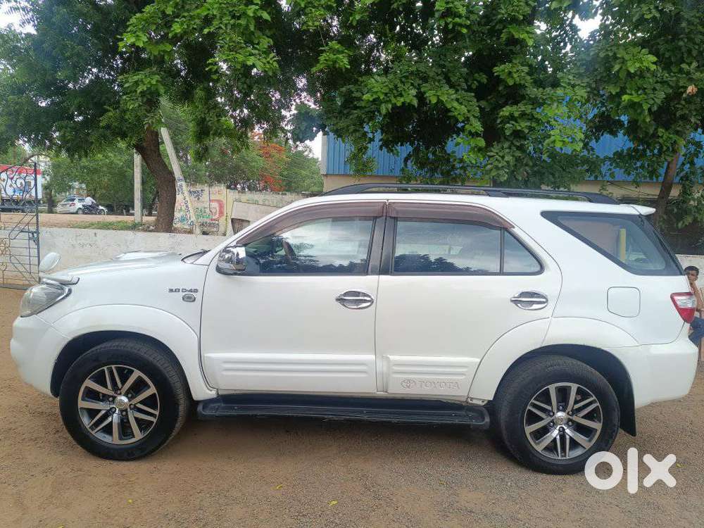 Toyota Fortuner 3.0 4x4 Manual, 2011
