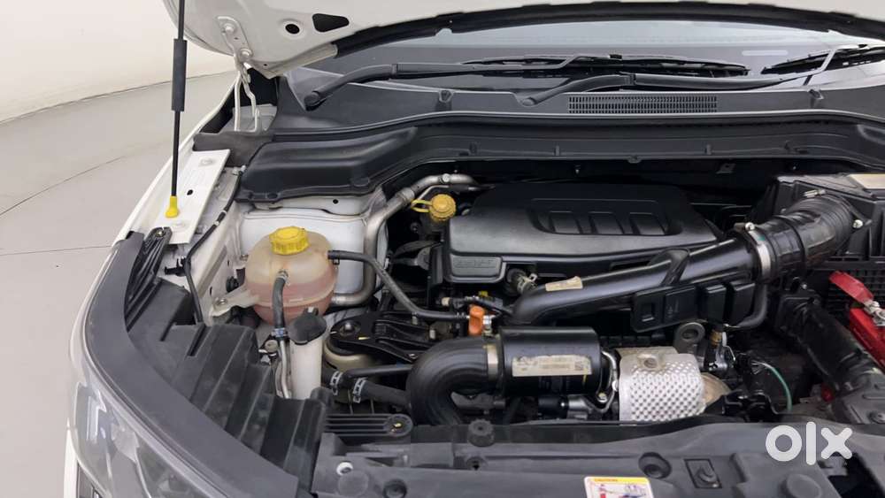 Mahindra Xuv300 1.2 W8 (o) Amt Petrol, 2022, Petrol