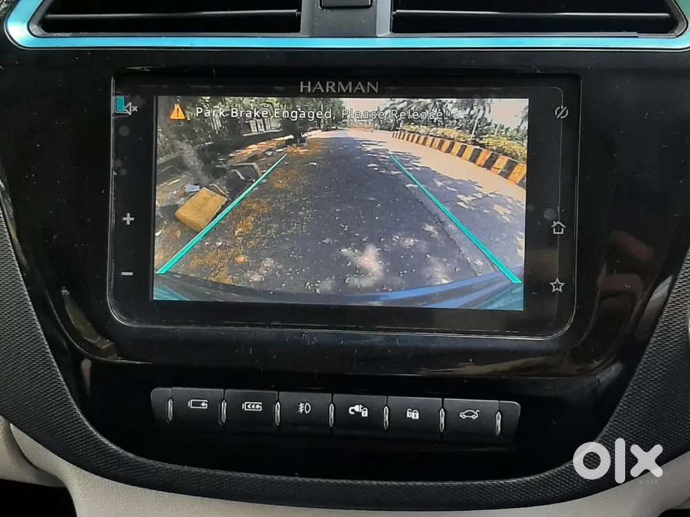 Lux Varient With Auto Headlight And Rain Sensing Wipers
