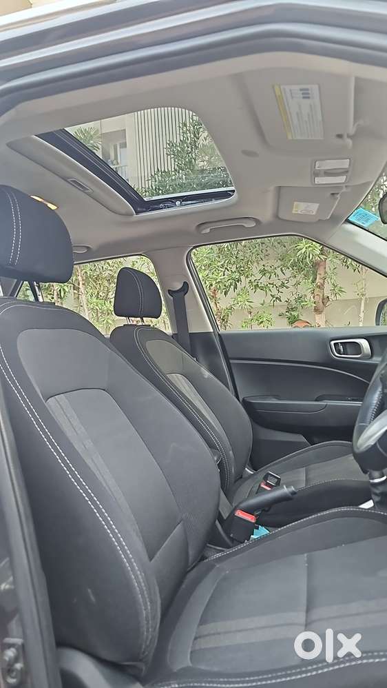 Hyundai Venue Petrol Automatic 2021