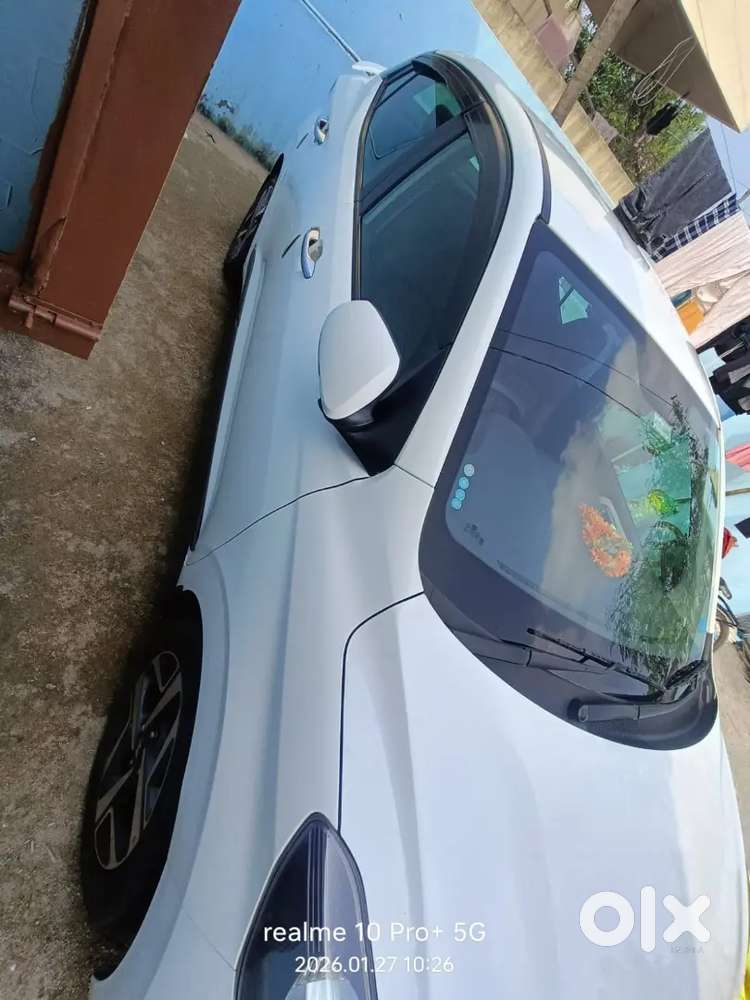 Hyundai Aura 2022 Dec 30 Top End Vehicle