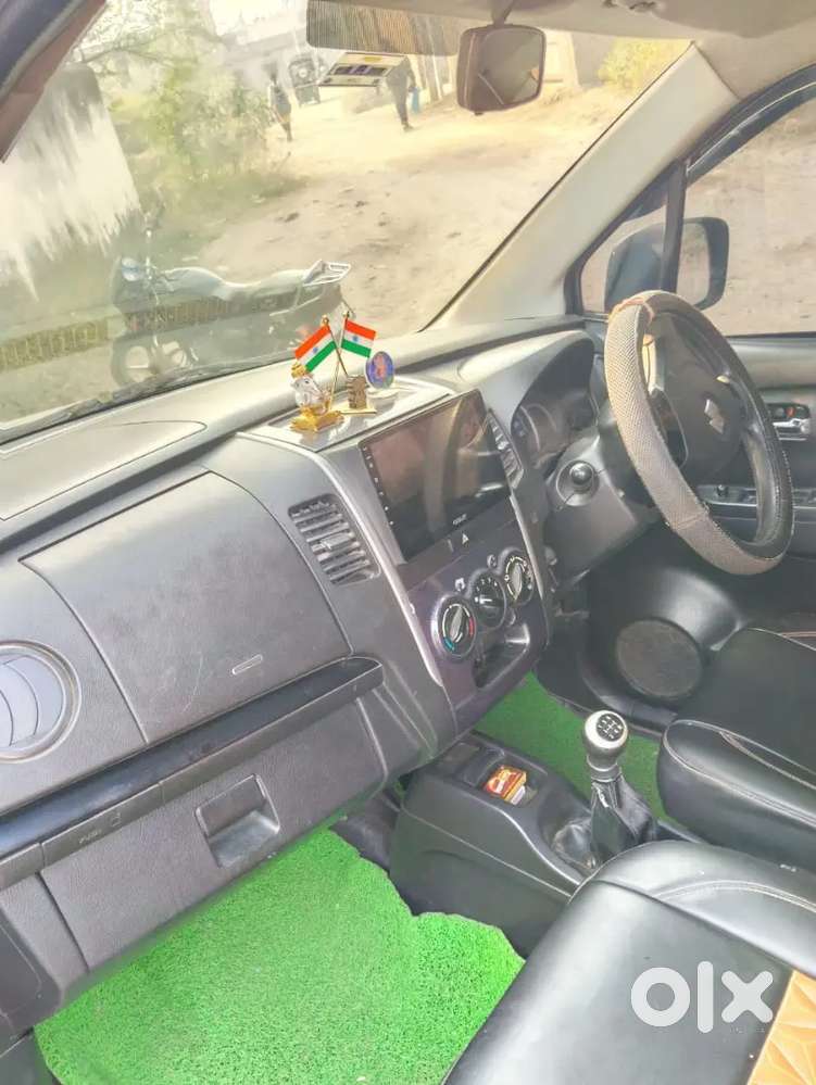 2 Caar Hai.. Parking Me Problem H Isliy Sale Karna Pad Rha Hai..